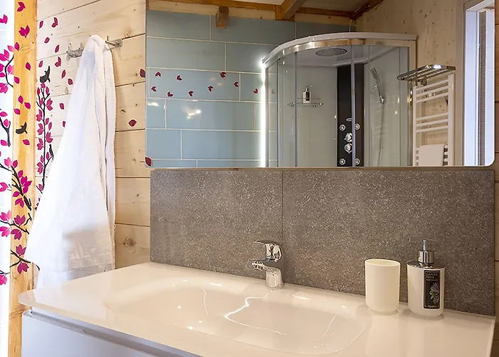 Dalai Lama Village Holiday park 3*